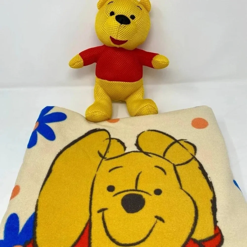 Brand new Disney Winnie the Pooh bath towel and Sponge gift set NWT
